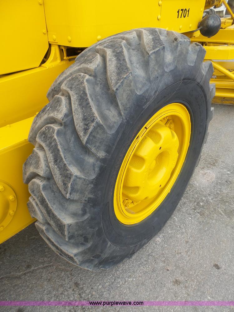 image for item L3044 1967 Caterpillar 120E motor grader