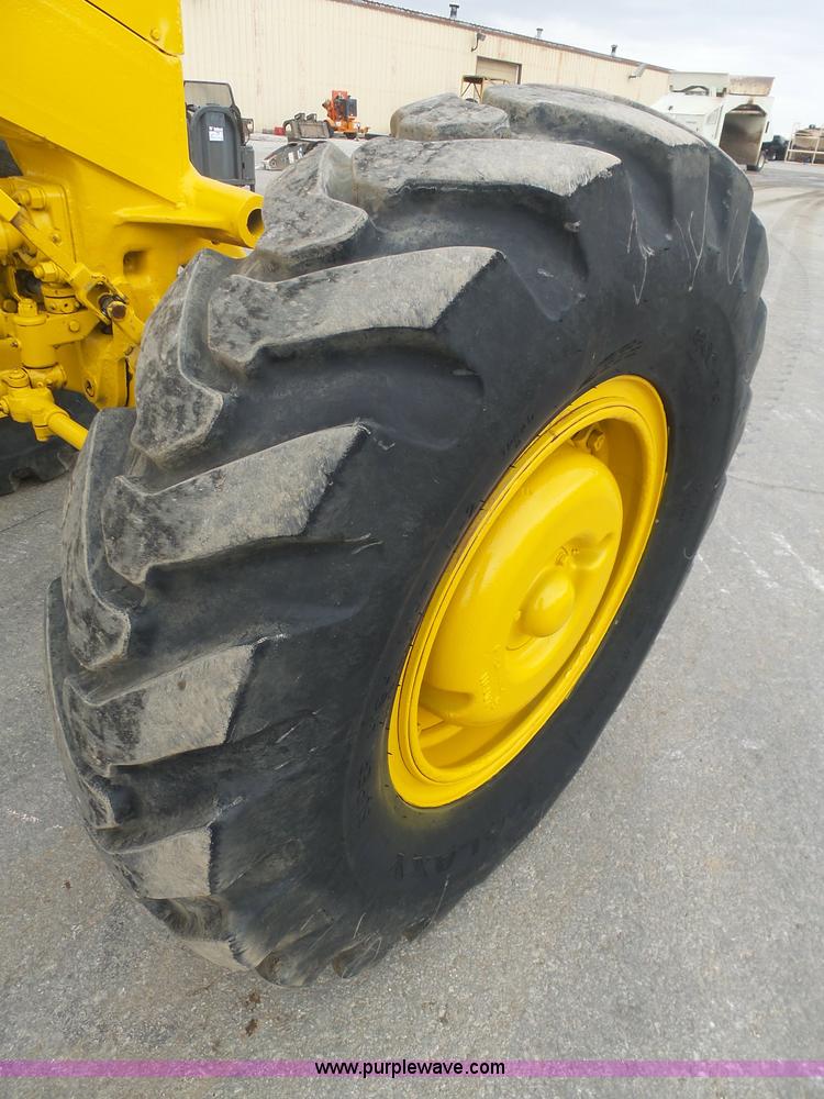 image for item L3044 1967 Caterpillar 120E motor grader