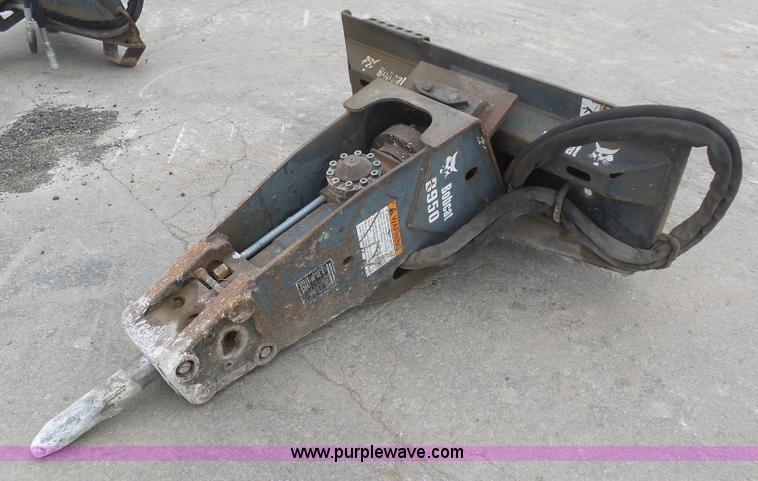 image for item L3046 Bobcat B950 hydraulic hammer