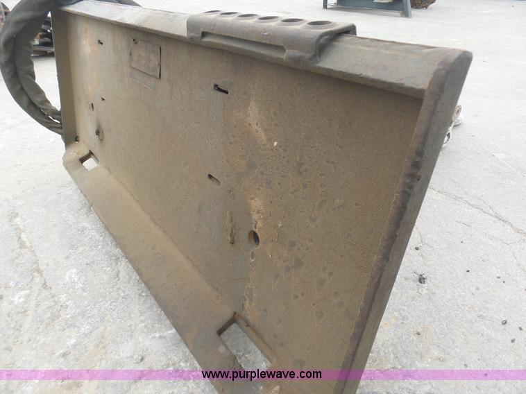 image for item L3046 Bobcat B950 hydraulic hammer