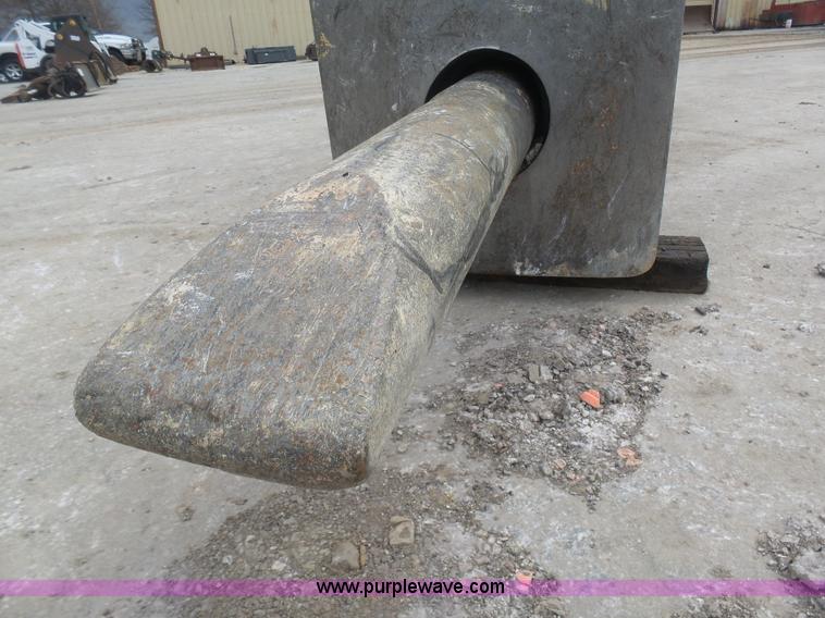 image for item L3049 NPK GH15 hydraulic hammer
