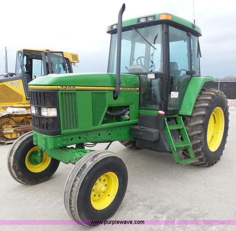 image for item L3052 1995 John Deere 7200 tractor