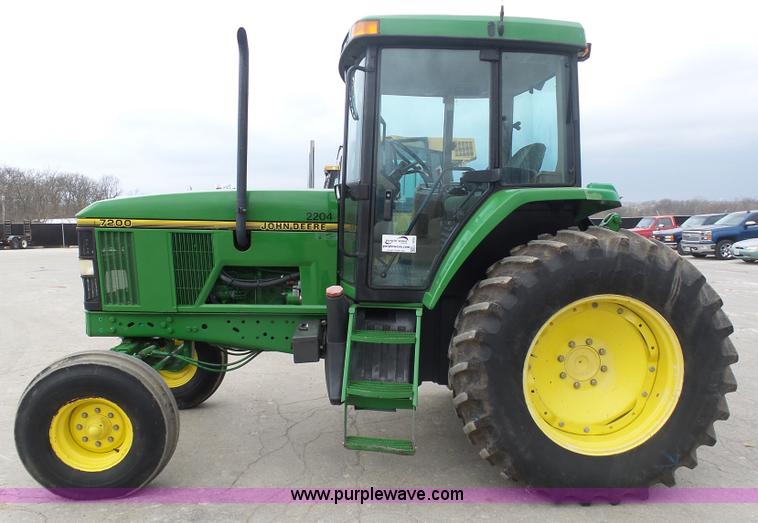 image for item L3052 1995 John Deere 7200 tractor