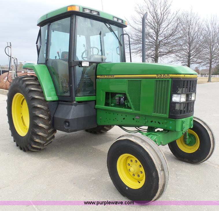 image for item L3052 1995 John Deere 7200 tractor