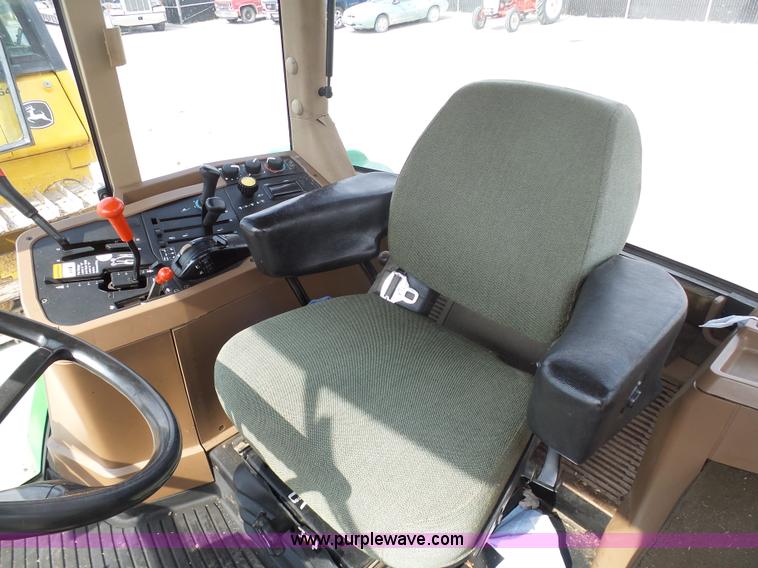 image for item L3052 1995 John Deere 7200 tractor