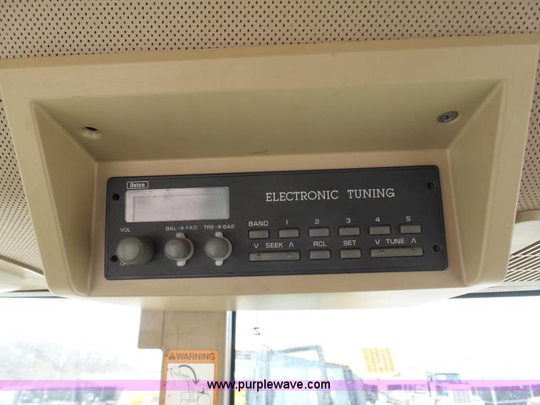 image for item L3052 1995 John Deere 7200 tractor