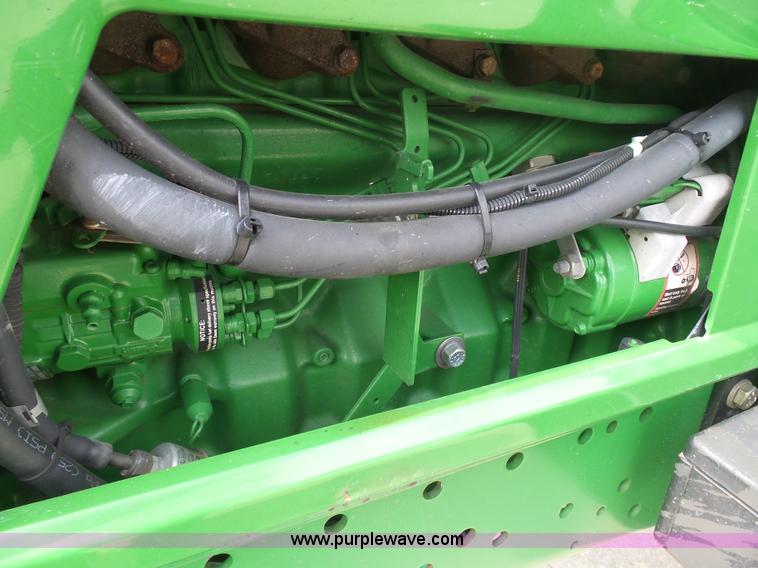 image for item L3052 1995 John Deere 7200 tractor