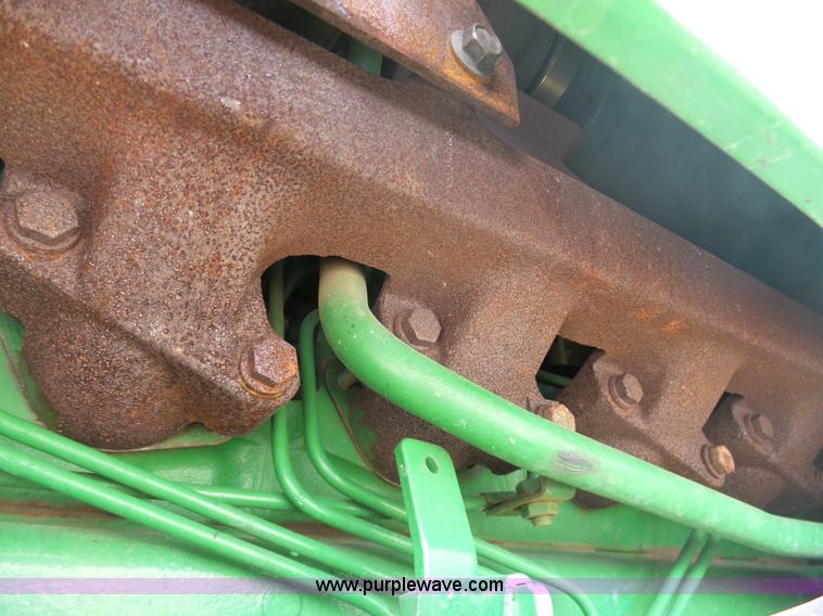 image for item L3052 1995 John Deere 7200 tractor