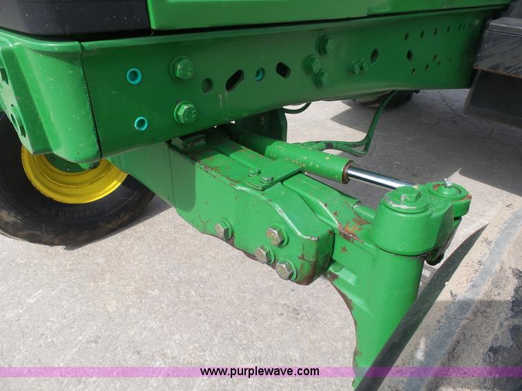 image for item L3052 1995 John Deere 7200 tractor