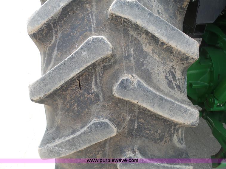 image for item L3052 1995 John Deere 7200 tractor