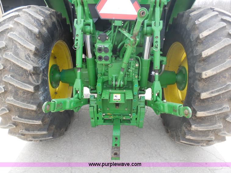 image for item L3052 1995 John Deere 7200 tractor