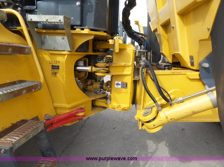 image for item L3171 2007 John Deere 400D articulated haul truck