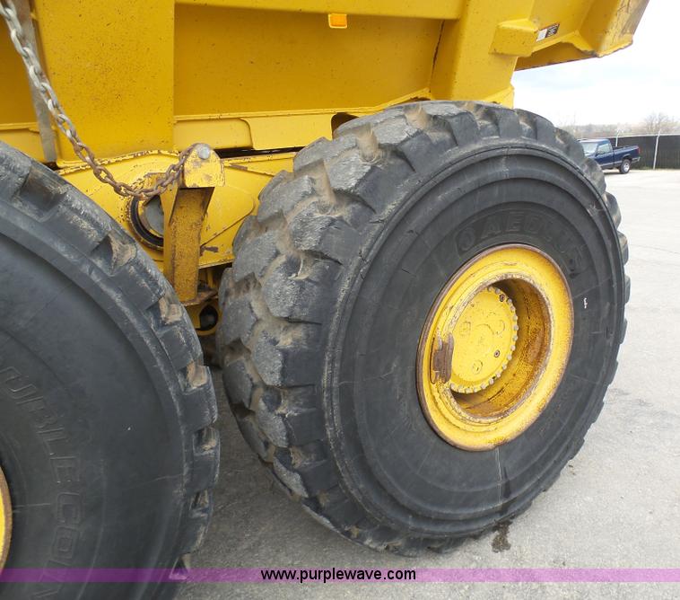 image for item L3171 2007 John Deere 400D articulated haul truck