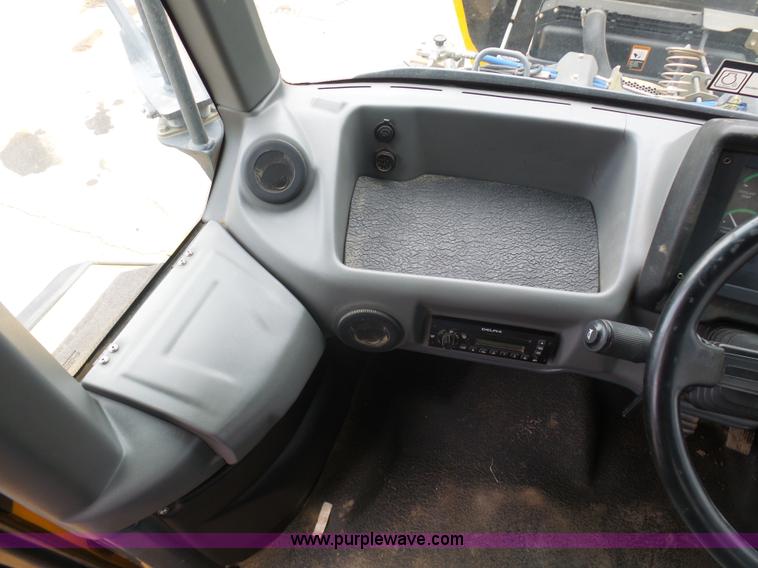 image for item L3171 2007 John Deere 400D articulated haul truck