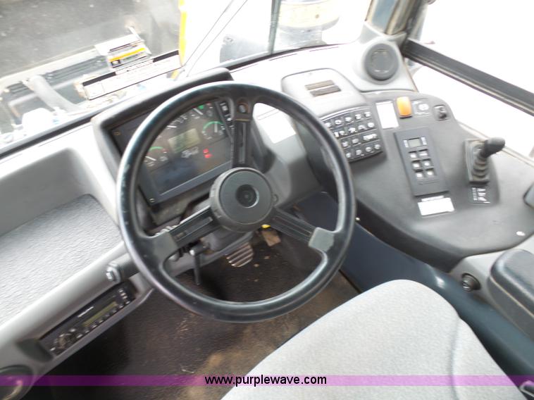 image for item L3171 2007 John Deere 400D articulated haul truck