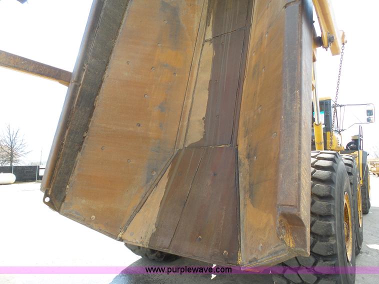 image for item L3171 2007 John Deere 400D articulated haul truck