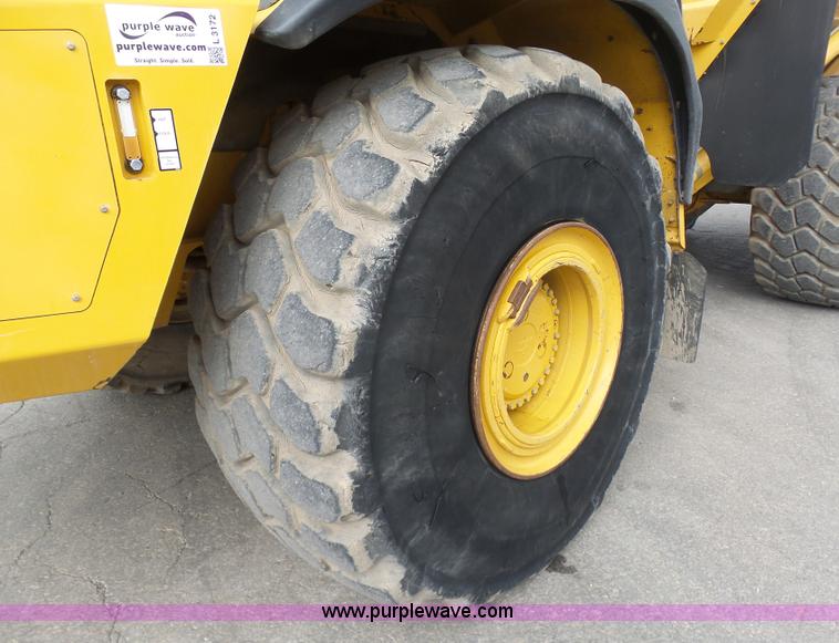 image for item L3172 2007 John Deere 400D articulated haul truck