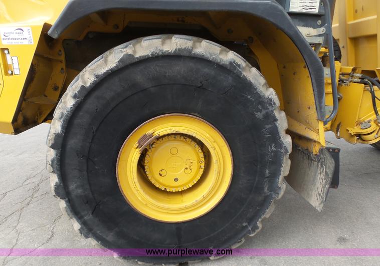 image for item L3172 2007 John Deere 400D articulated haul truck