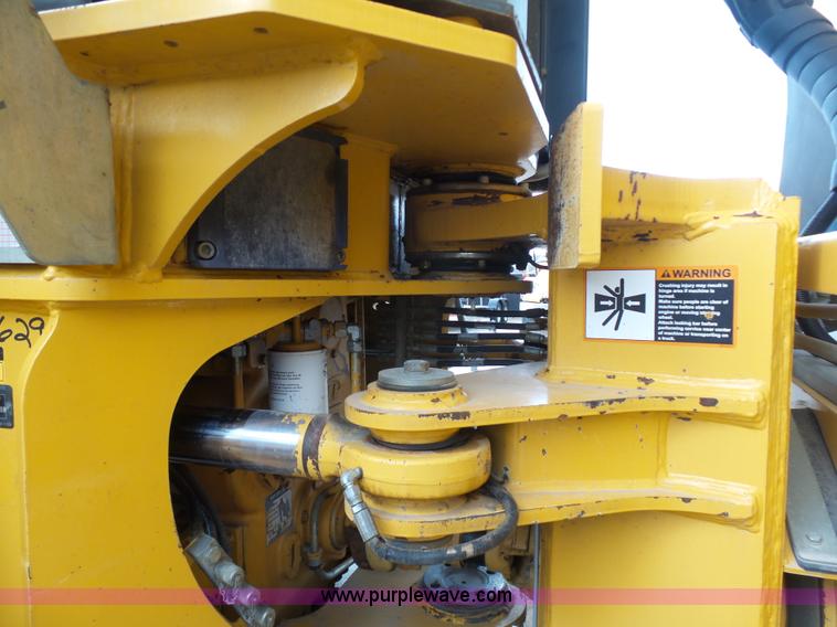 image for item L3172 2007 John Deere 400D articulated haul truck