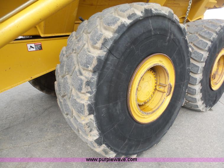 image for item L3172 2007 John Deere 400D articulated haul truck