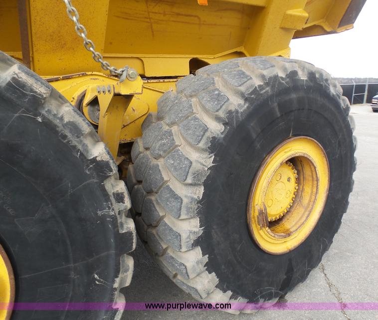 image for item L3172 2007 John Deere 400D articulated haul truck