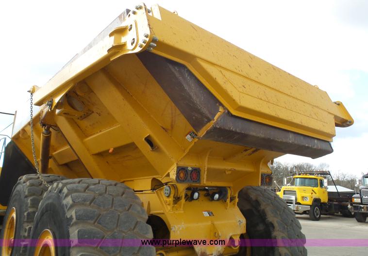 image for item L3172 2007 John Deere 400D articulated haul truck