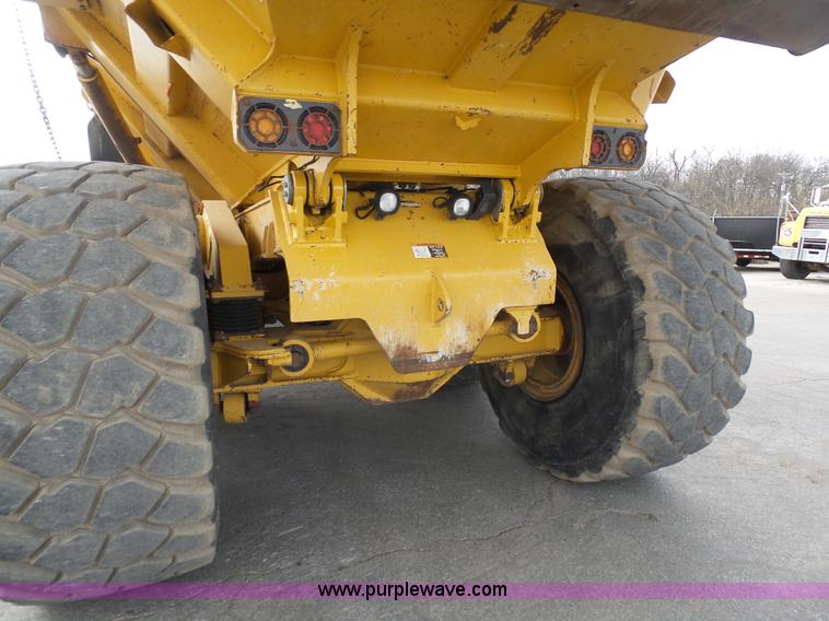 image for item L3172 2007 John Deere 400D articulated haul truck