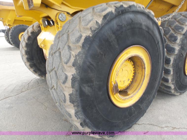 image for item L3172 2007 John Deere 400D articulated haul truck