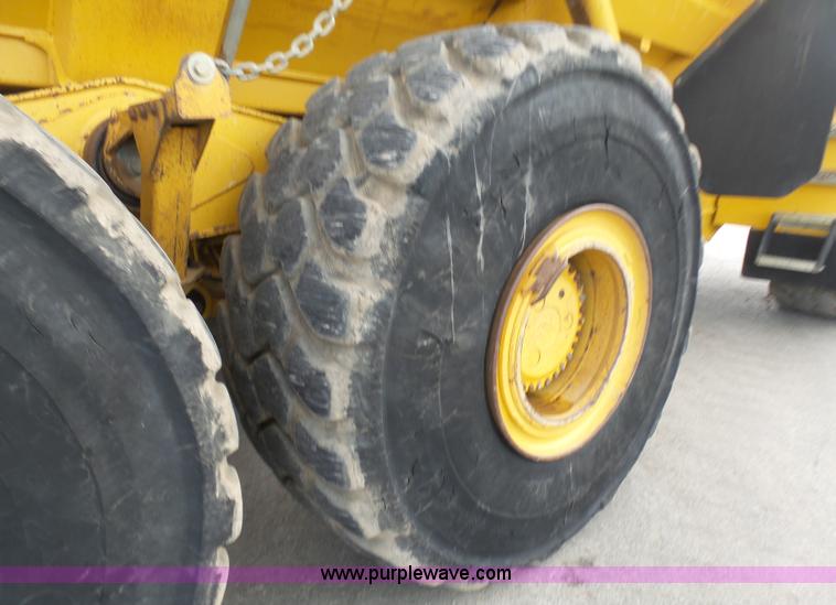 image for item L3172 2007 John Deere 400D articulated haul truck