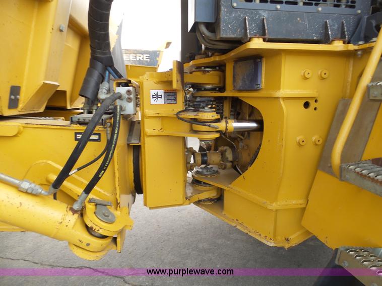 image for item L3172 2007 John Deere 400D articulated haul truck