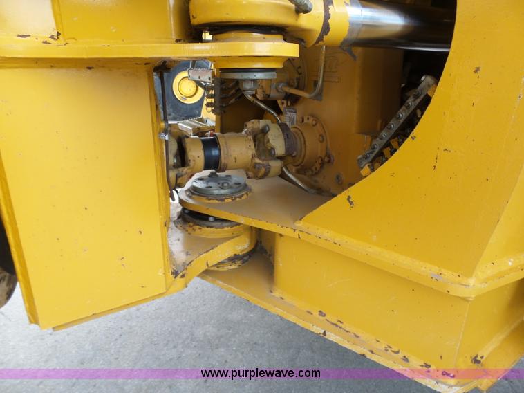 image for item L3172 2007 John Deere 400D articulated haul truck