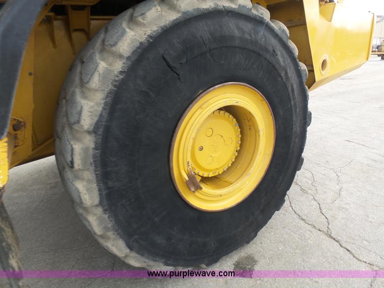 image for item L3172 2007 John Deere 400D articulated haul truck