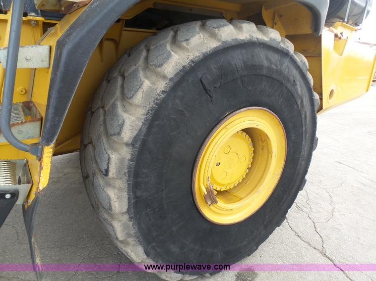 image for item L3172 2007 John Deere 400D articulated haul truck