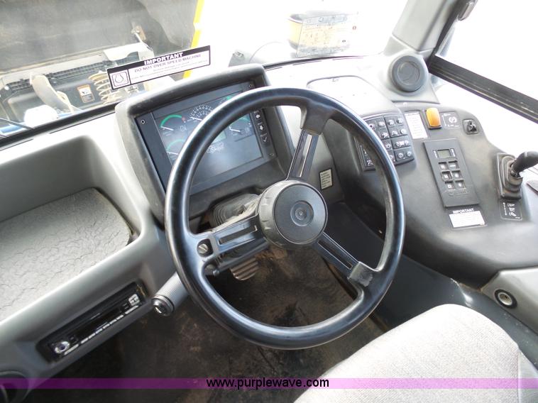 image for item L3172 2007 John Deere 400D articulated haul truck