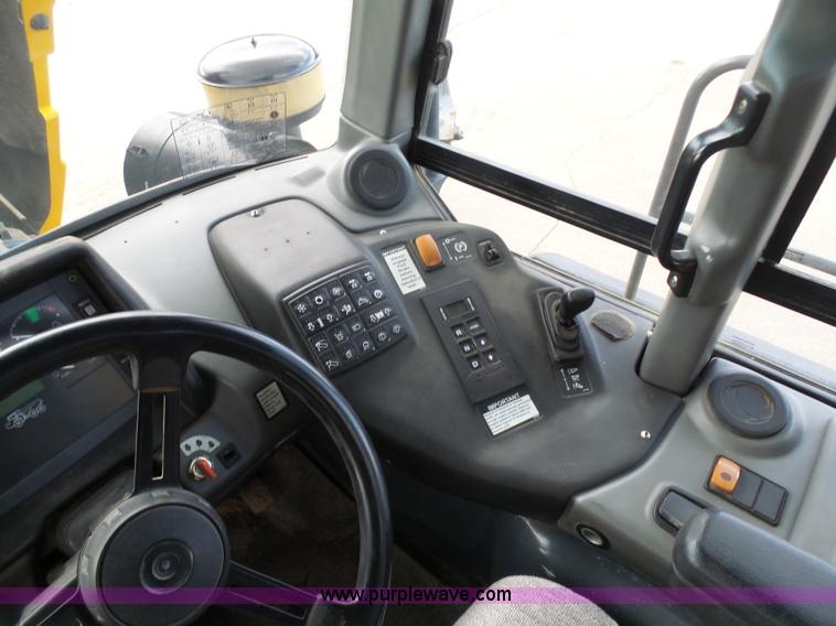 image for item L3172 2007 John Deere 400D articulated haul truck