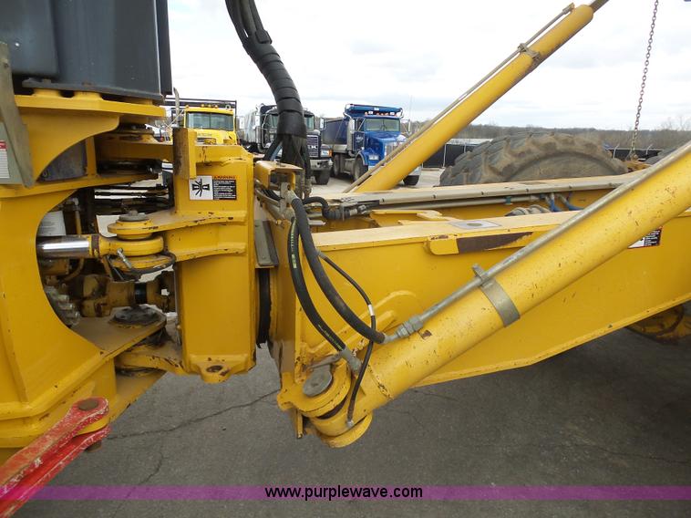 image for item L3172 2007 John Deere 400D articulated haul truck
