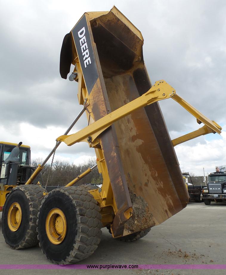 image for item L3172 2007 John Deere 400D articulated haul truck