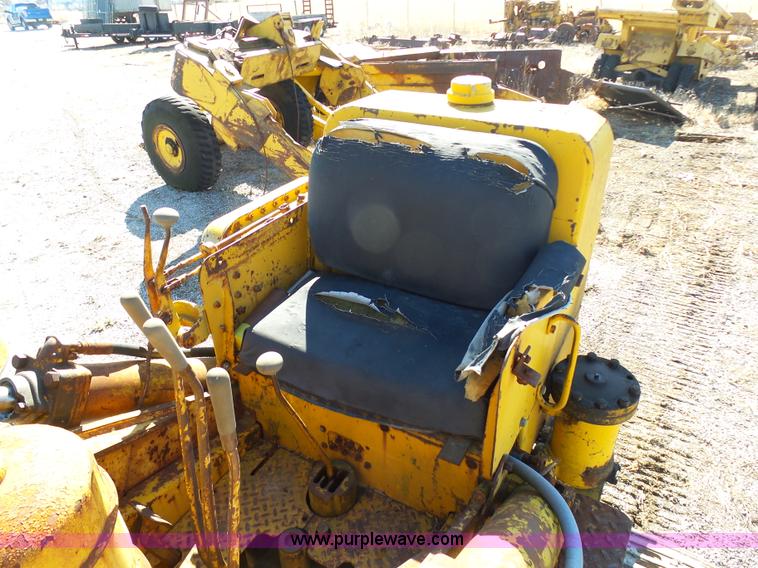 image for item L3181 Caterpillar 955 loader
