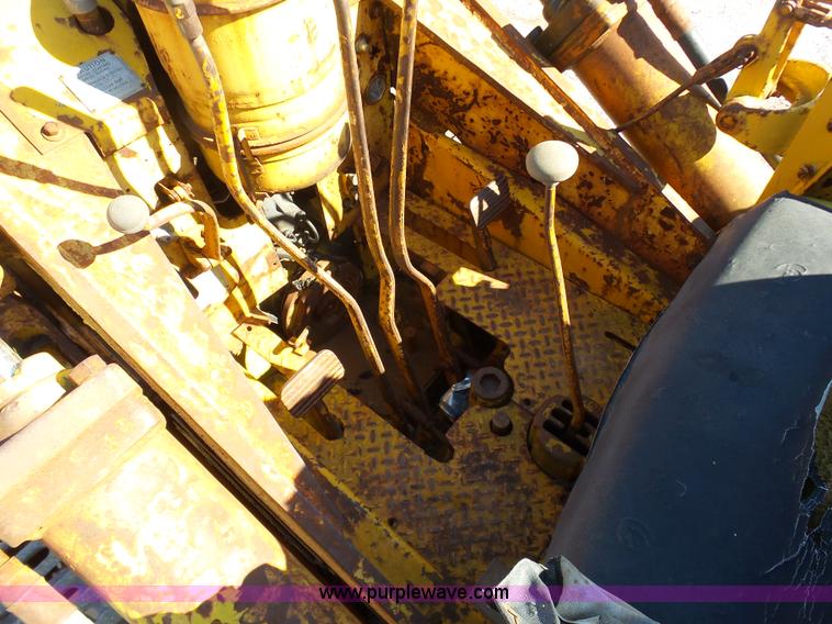 image for item L3181 Caterpillar 955 loader
