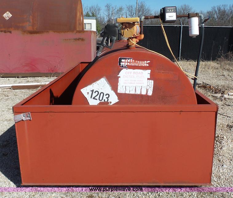 image for item L3182 1,000 gallon fuel tank