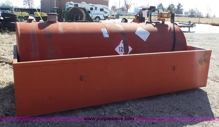 image for item L3182 1,000 gallon fuel tank