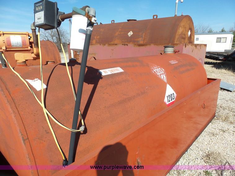 image for item L3182 1,000 gallon fuel tank