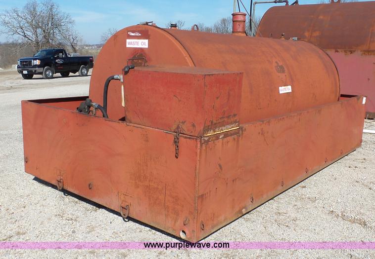 image for item L3183 2,000 gallon fuel tank