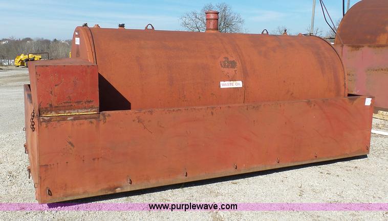 image for item L3183 2,000 gallon fuel tank