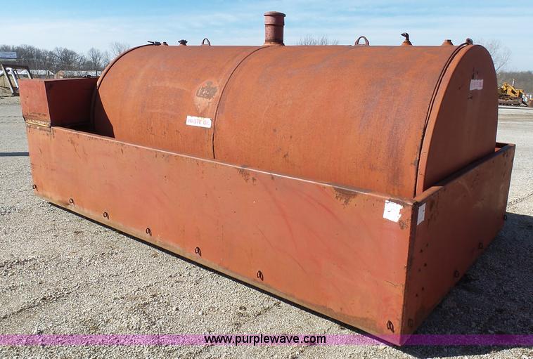image for item L3183 2,000 gallon fuel tank