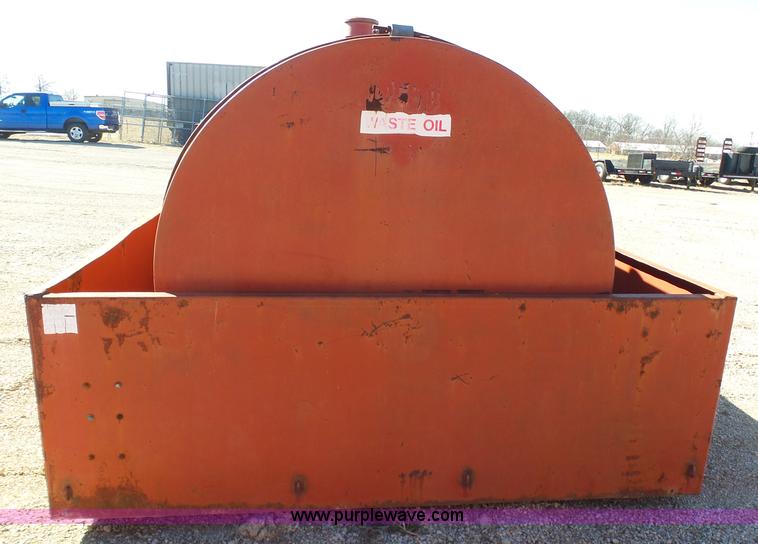 image for item L3183 2,000 gallon fuel tank