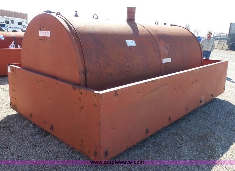 image for item L3183 2,000 gallon fuel tank