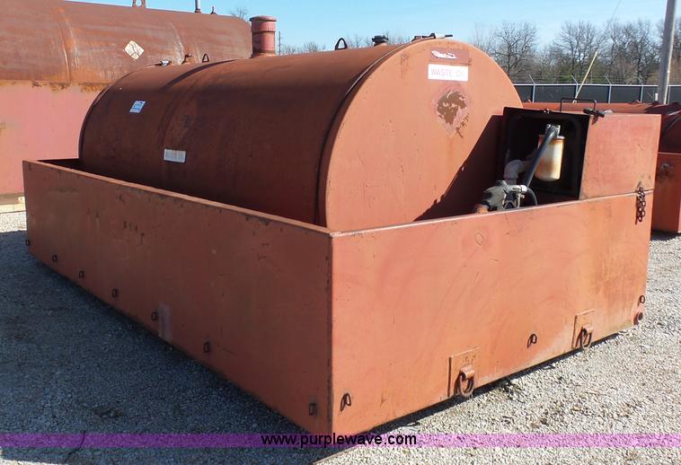 image for item L3183 2,000 gallon fuel tank