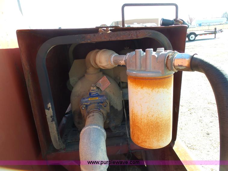 image for item L3183 2,000 gallon fuel tank