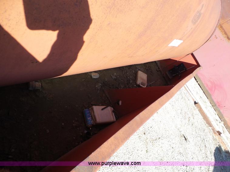 image for item L3183 2,000 gallon fuel tank